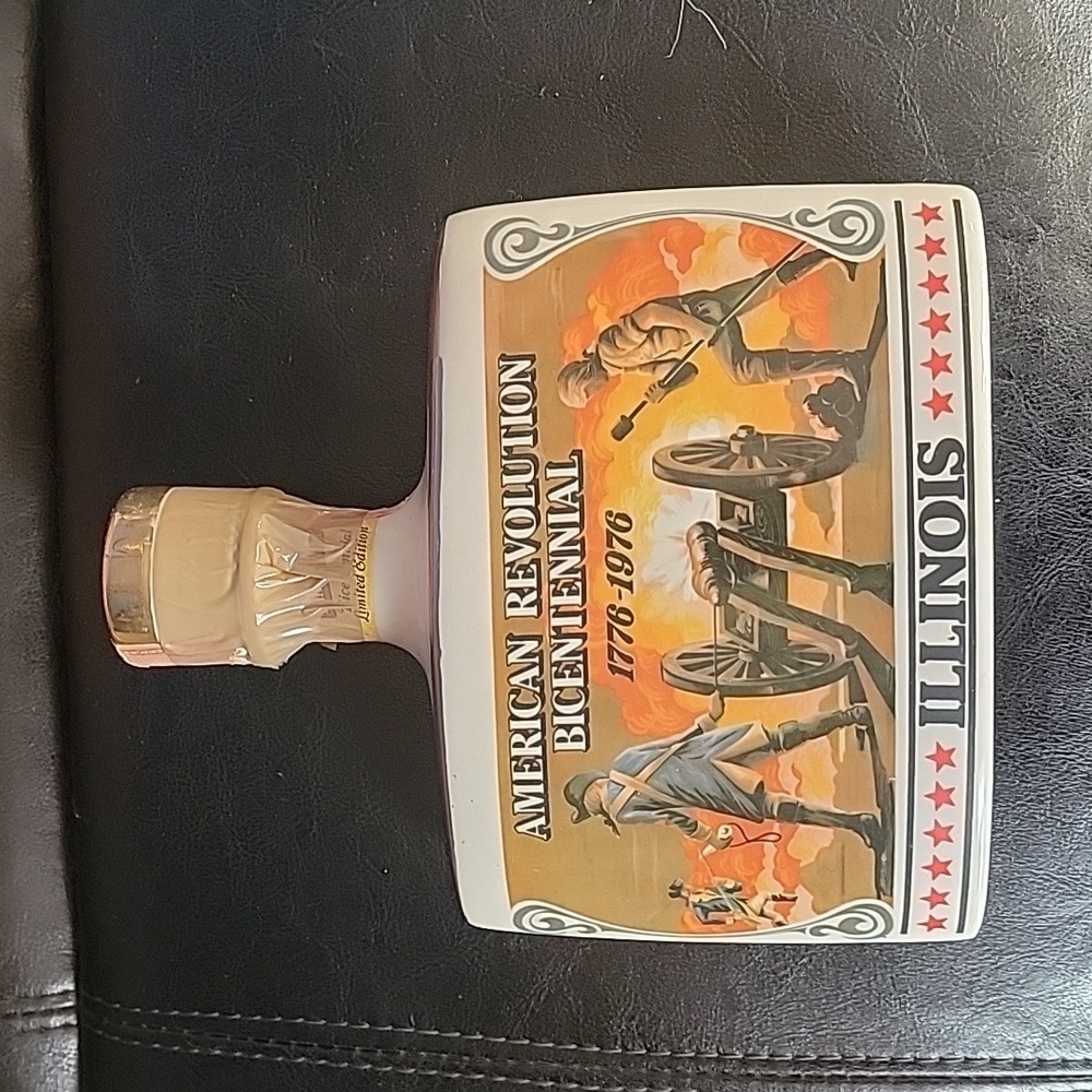 Vintage Early Times Bicentennial American Revolution Decanter ~ Illinois